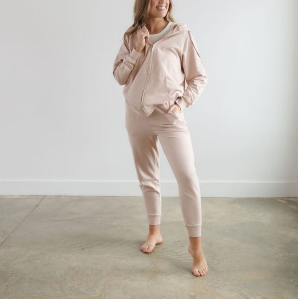 🛍 Blush pink sweat pants